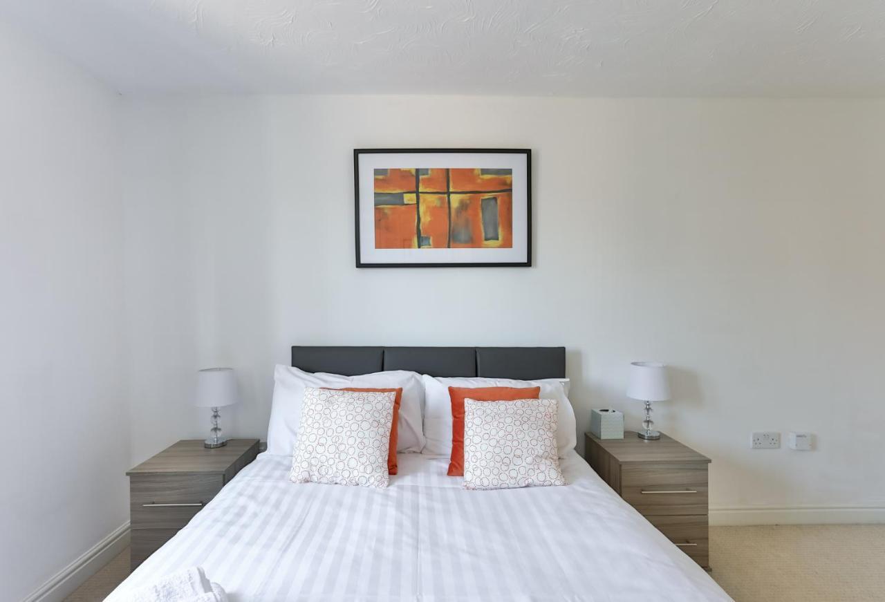 Kvm - Highclere House For Large Groups With Parking By Kvm Stays Hampton Eksteriør bilde