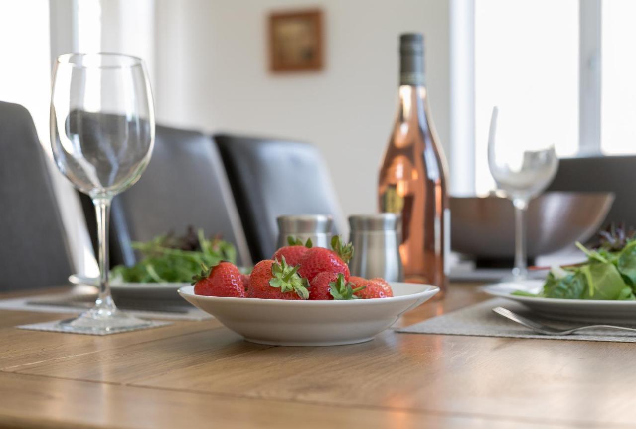 Kvm - Highclere House For Large Groups With Parking By Kvm Stays Hampton Eksteriør bilde