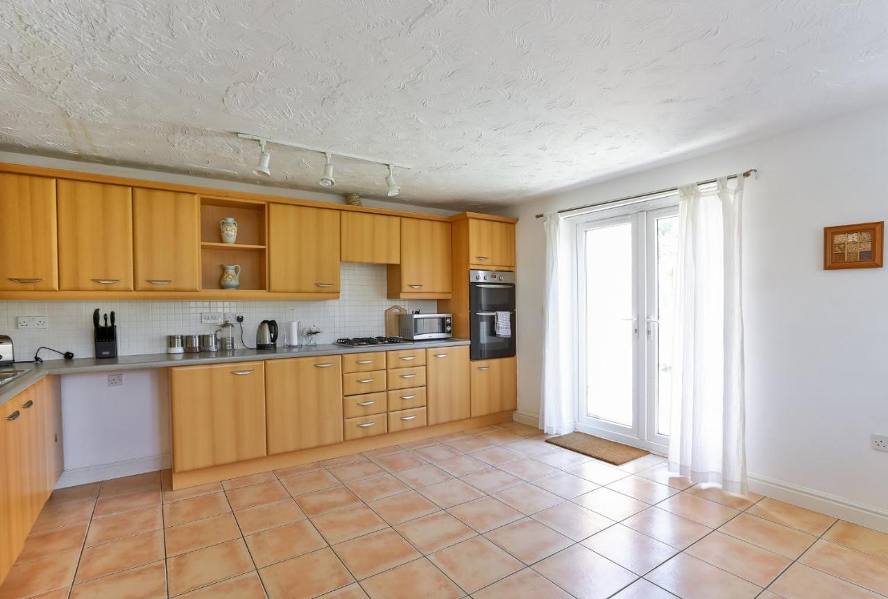 Kvm - Highclere House For Large Groups With Parking By Kvm Stays Hampton Eksteriør bilde